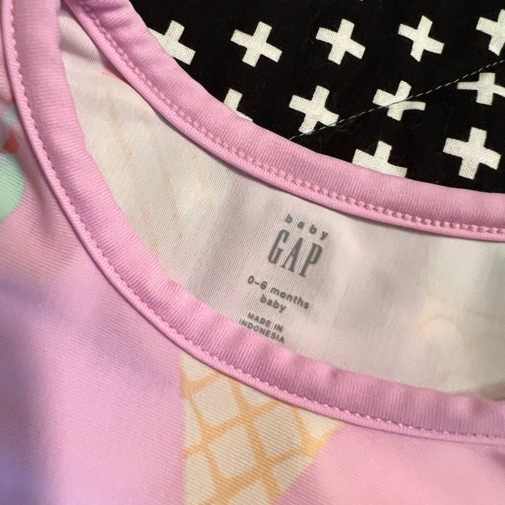 Gap🍦 Rash Guard Suit. - Picture 2 of 2